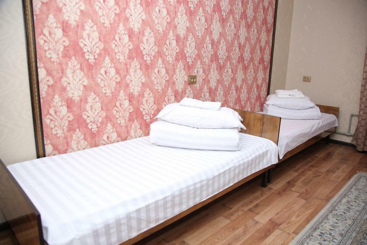 Medi Guest House Osh Buitenkant foto