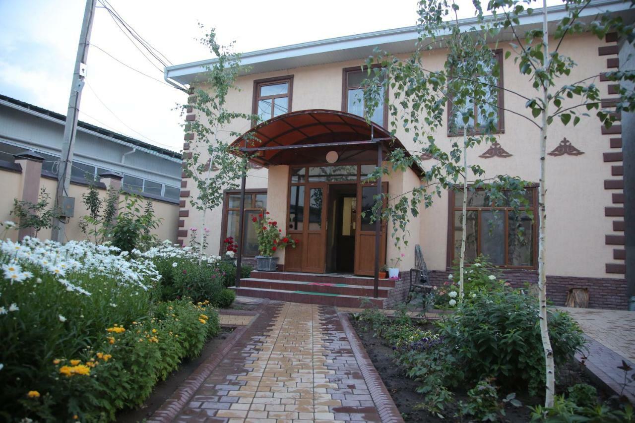 Medi Guest House Osh Buitenkant foto
