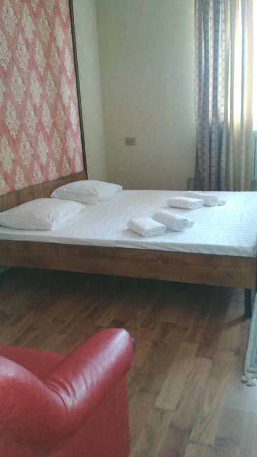 Medi Guest House Osh Buitenkant foto