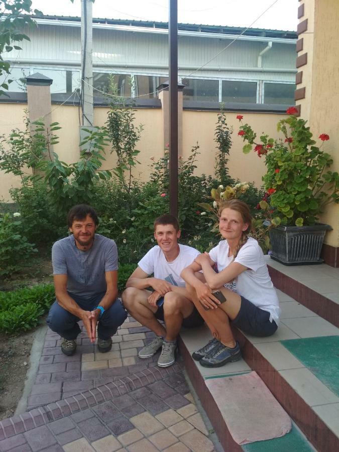 Medi Guest House Osh Buitenkant foto